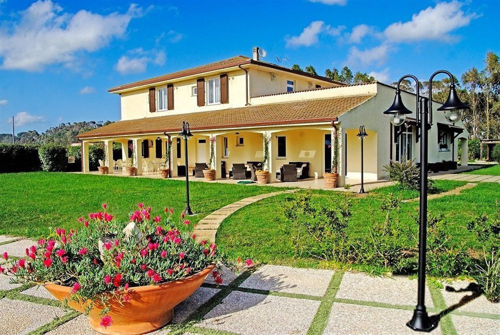 Hotel Domominore Fertilia Buitenkant foto