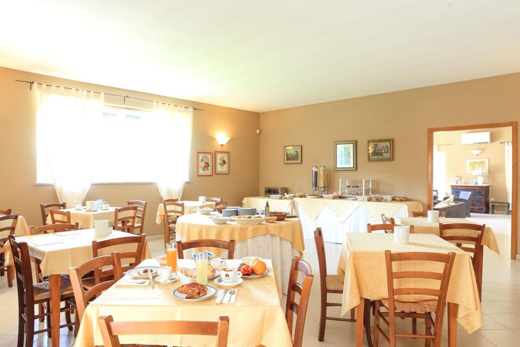 Hotel Domominore Fertilia Buitenkant foto